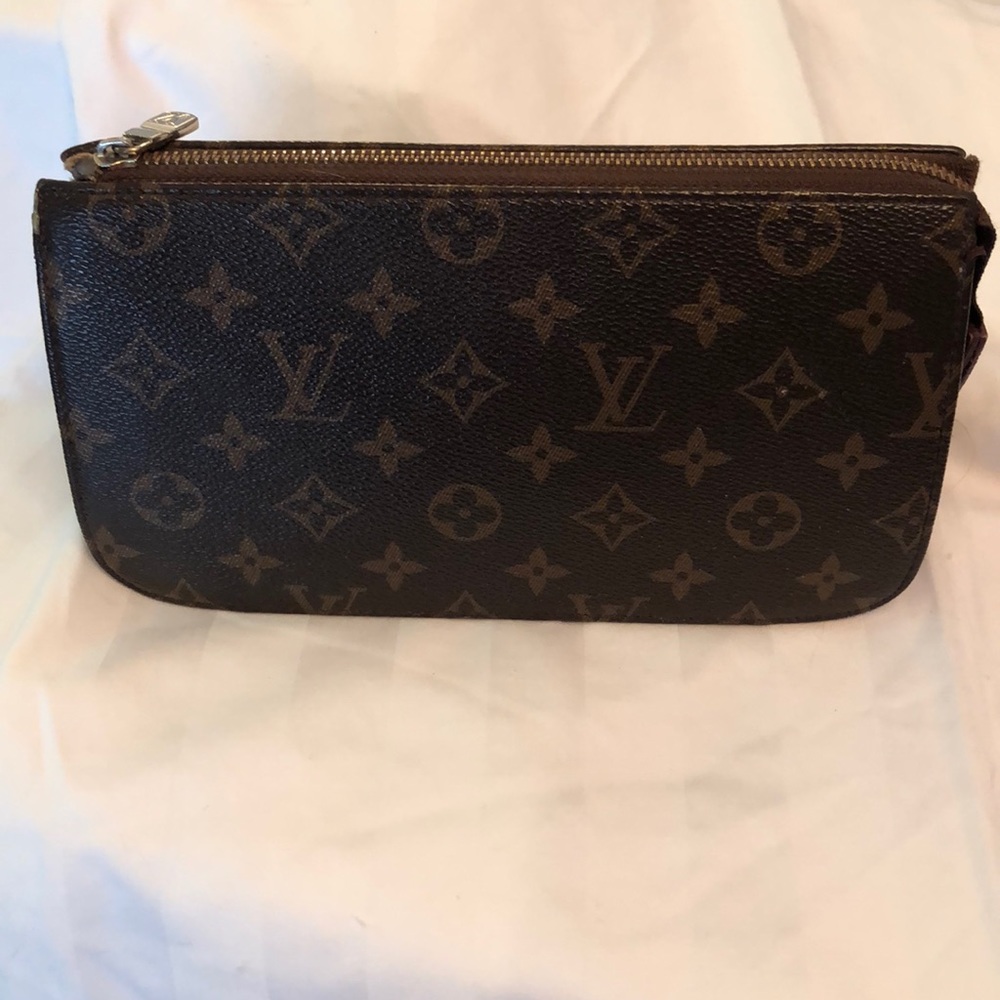 Mock Louis Vuitton clutch